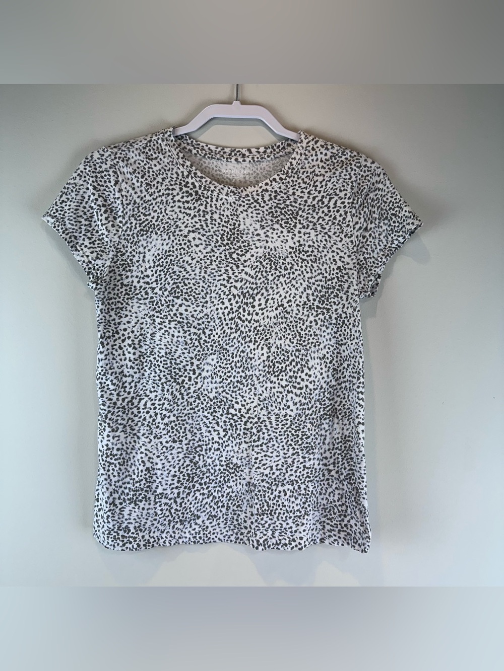 Athleta White Gray Cheetah Print Organic Daily Short Sleeve Casual Tee Small
